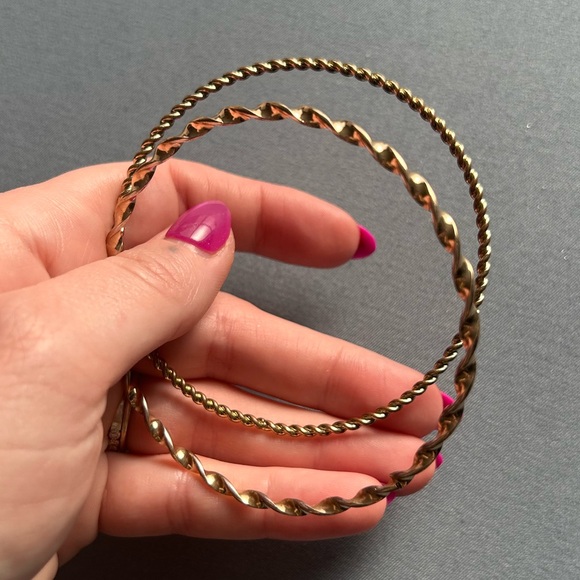 3/$10 Pair Of Gold Tone Bangles - Picture 4 of 4